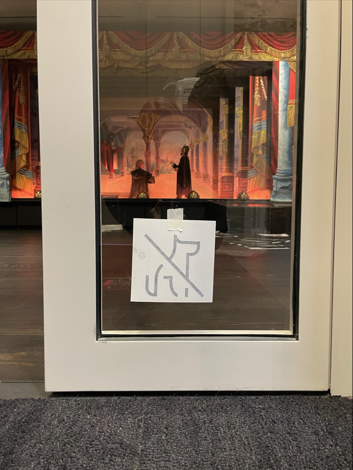 Hunde müssen draußen bleiben - Schild